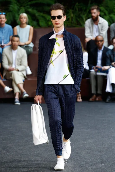 Look 12